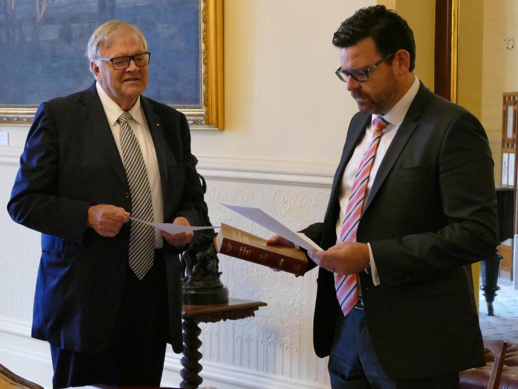 WA’s new Chief Justice Peter Quinlan is sworn in by Governor Kim Beazley WA’s new Chief Justice Peter Quinlan is sworn in by Governor Kim Beazley